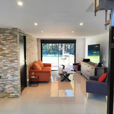 Maison Piscine Jeux à La Campagne Casa vacanze Camélas